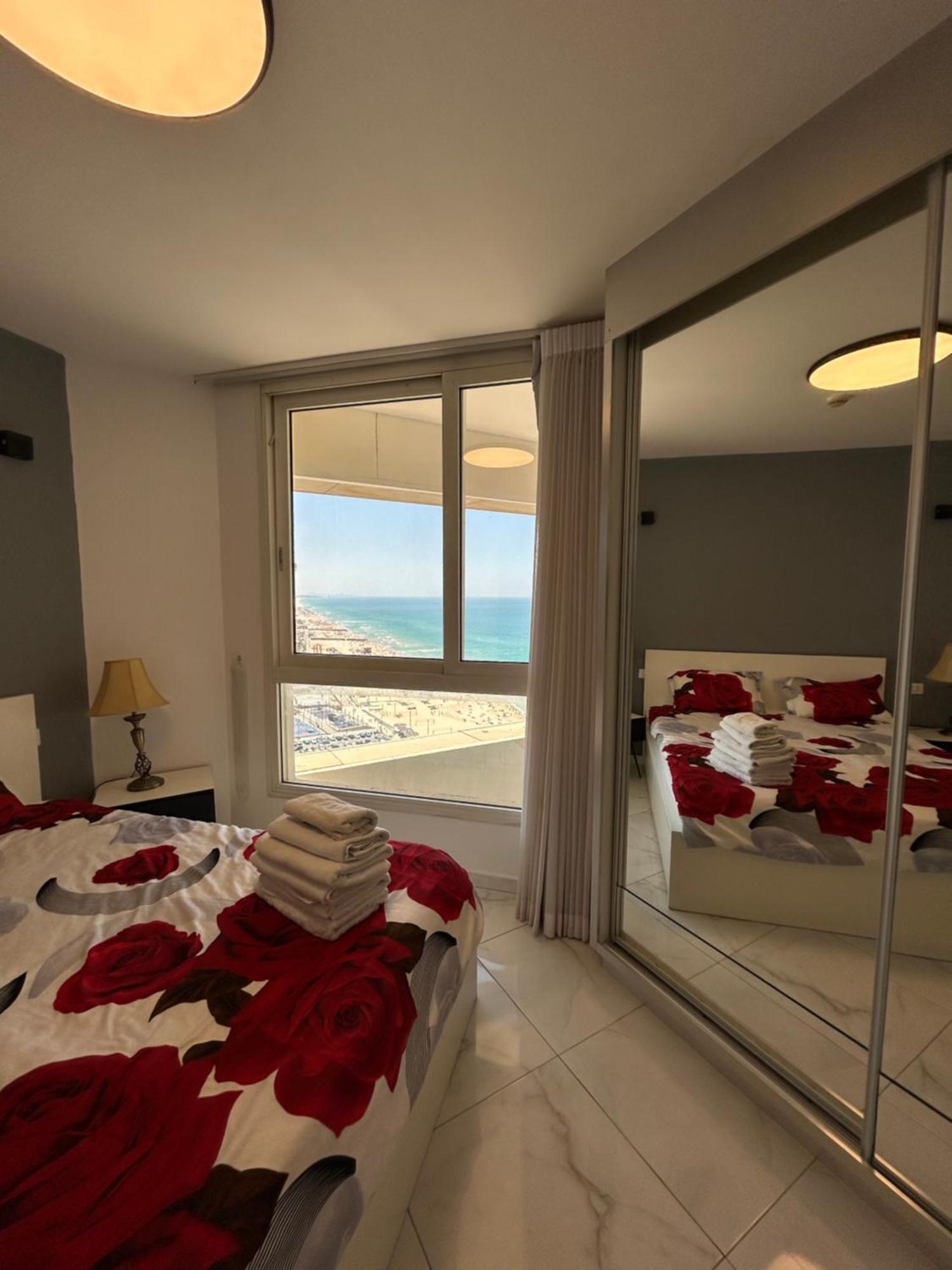 סוויטת אהבה מתוקה על הים-Sweet Love Suite On The Sea Bat Yam Bagian luar foto