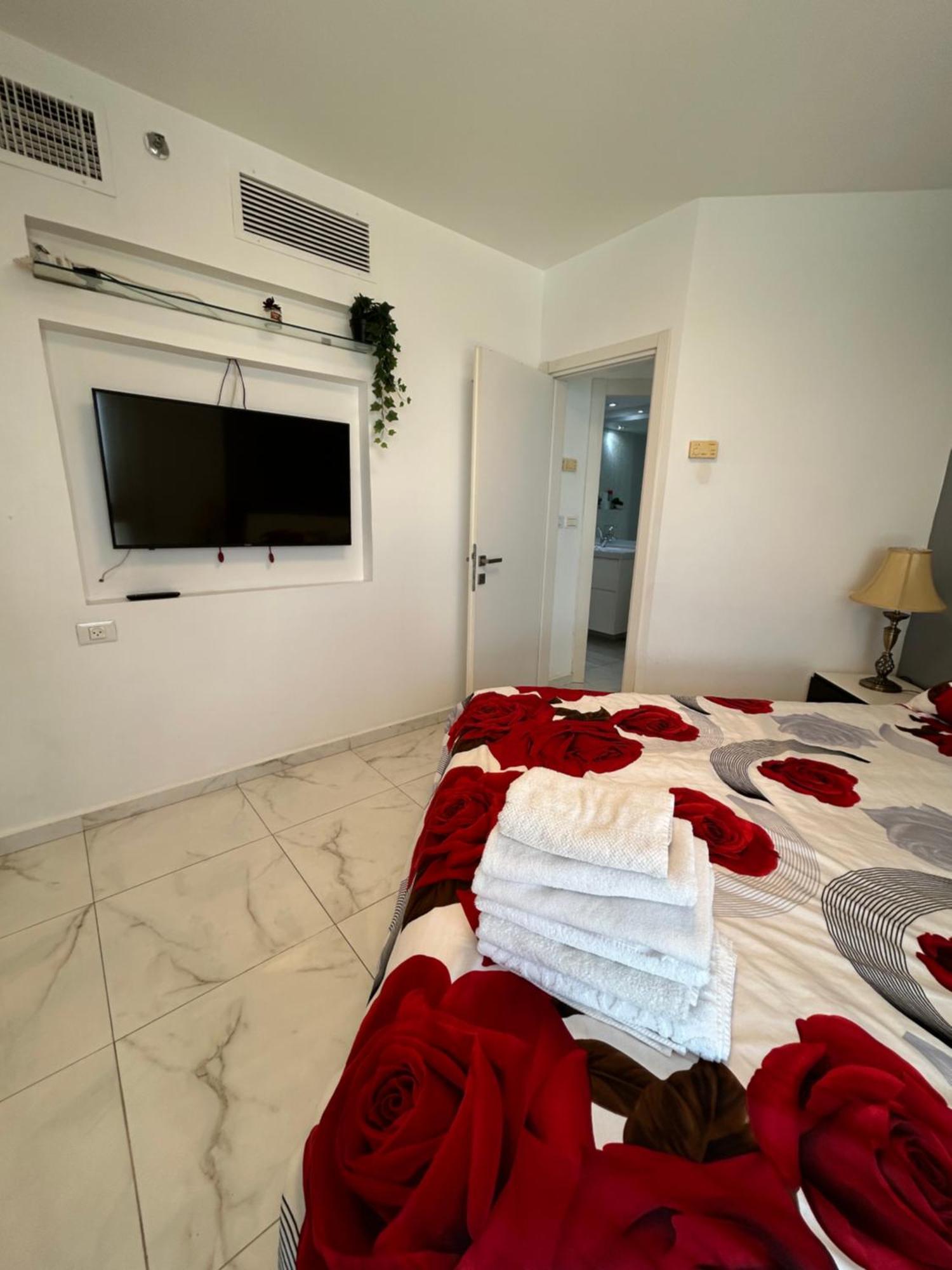 סוויטת אהבה מתוקה על הים-Sweet Love Suite On The Sea Bat Yam Bagian luar foto